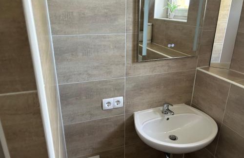 Osterburg Apartment | Gästewohnung gesamte Unterkunft- TV- Internet