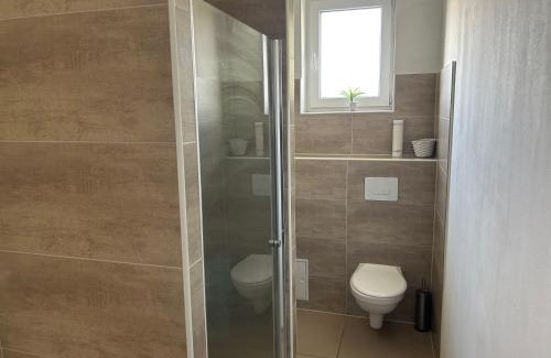 Osterburg Apartment | Gästewohnung gesamte Unterkunft- TV- Internet