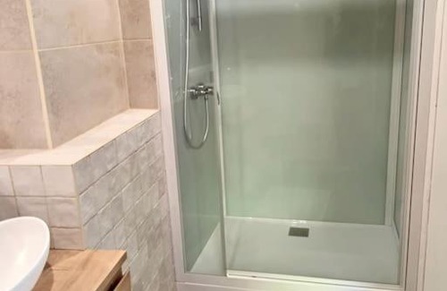 Crespin House | Gîte 'à la campagne' met gedeeld zwembad.