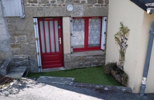 Rostrenen House | Gîte à la Ville