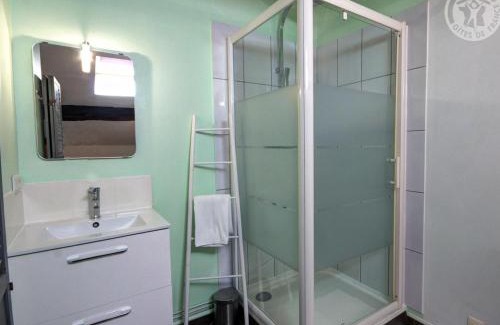 Cellieu House | Gîte 3 chambres avec hammam, sauna et jacuzzi à Cellieu - FR-1-496-8