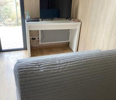 La Chapelle-Saint-Mesmin House | Gîte atypique en bois entre ville et verdures