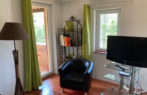 Apt House | Gîte au Calme Tout Confort Dans une Bastide Avec Piscine