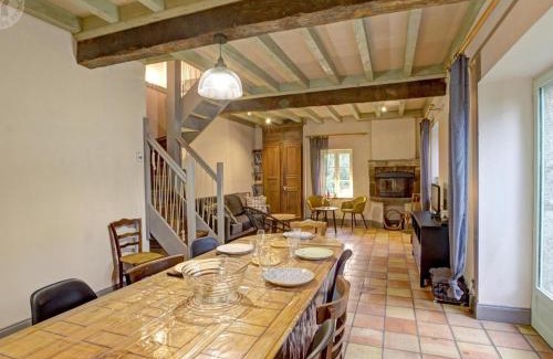 Salt-en-Donzy House | Gîte bucolique 8 pers avec cheminée et animaux acceptés - FR-1-496-10