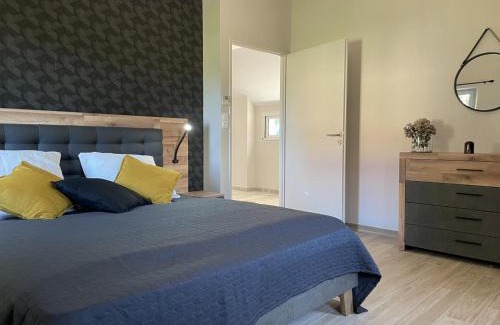 Thiel-sur-Acolin House | Gîte champêtre avec terrasse et jardin à Thiel-sur-Acolin - FR-1-489-339