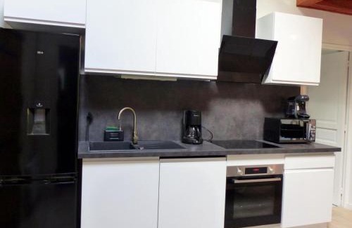 Charroux House | Gîte charmant à Charroux avec piscine et terrasse privative - FR-1-489-394