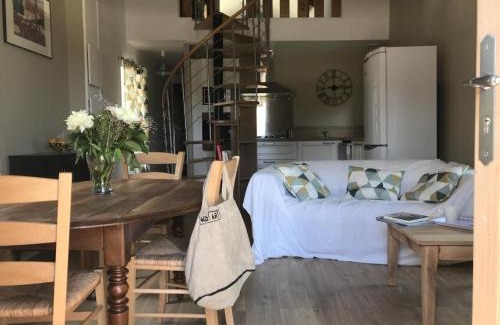 Saint-Andre-dʼApchon House | Gîte charmeur avec piscine, Wi-Fi & animaux admis - FR-1-496-143