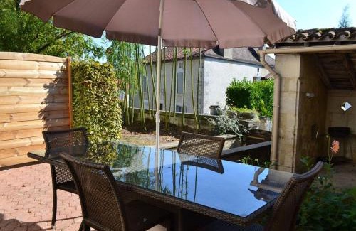 Salles-Lavalette House | Gîte communal avec jardin près du Périgord, animaux admis - FR-1-653-177