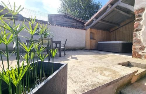 Notre-Dame-de-Boisset House | Gîte confort 2 suites, terrasse & spa privatif à Notre-Dame-de-Boisset - FR-1-496-320