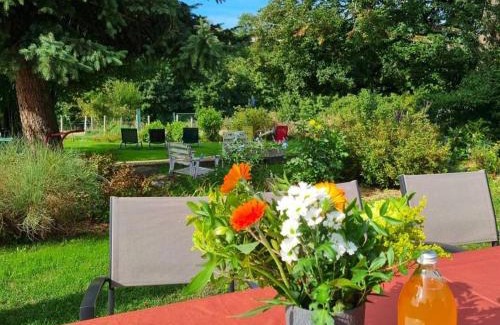 Grammond House | Gîte confortable pour 12 pers. entre Lyon et Saint-Étienne avec jardin et jeux extérieurs - FR-1-496-373