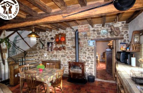 Chirassimont House | Gîte de Charme à Chirassimont avec Jardin et Animaux Acceptés - FR-1-496-137