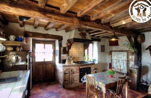 Chirassimont House | Gîte de Charme à Chirassimont avec Jardin et Animaux Acceptés - FR-1-496-137