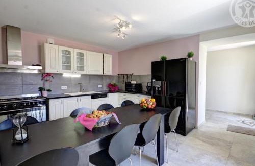 Pinay House | Gîte de charme avec spa et sauna, calme idyllique - FR-1-496-274