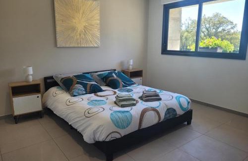 Couzon House | Gîte de Charme avec Spa, Randonnées à Proximité - FR-1-489-476