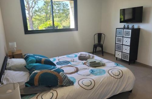 Couzon House | Gîte de Charme avec Spa, Randonnées à Proximité - FR-1-489-476