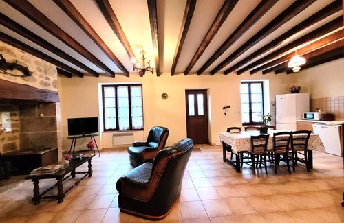 Montaignac-Saint-Hippolyte Villa | Gîte de France in Montaignac sur Doustre 2 ears - Gîte de France 6 people