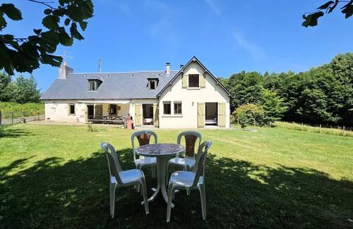 Saint-Merd-de-Lapleau Villa | Gîte de France Le Rouzeyrol 3 ears - Gîte de France 12 people