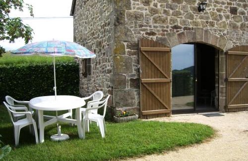 Puy-d'Arnac Apartment | Gîte de France à Puy-d'Arnac 3 épis - Gîte de France 4 personnes MAE-9864