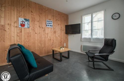 Besse-en-Chandesse House | Gîte de Granit Bleu