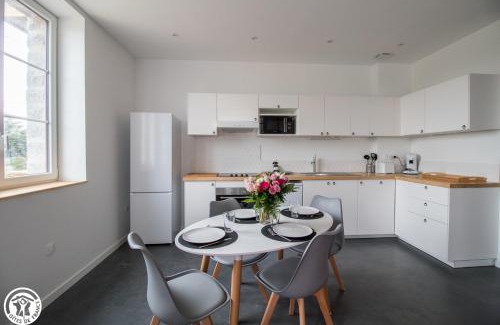 Besse-en-Chandesse House | Gîte de Granit Bleu