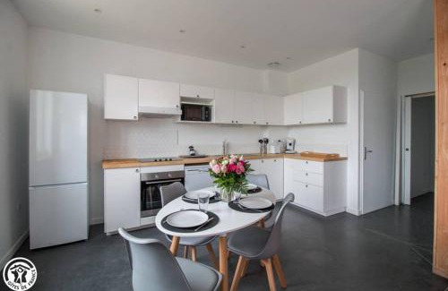 Besse-en-Chandesse House | Gîte de Granit Bleu