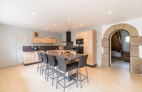 Ploumilliau House | Gîte de Kerduraison - Maison avec grand jardin