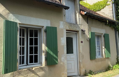 Journet House | Gîte de la gâtine. Sleeps 2 to 4. Exceptional setting. Pets not allowed.