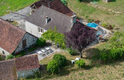 Saint-Julien-Maumont House | Gîte de la Gare aux Fleurs