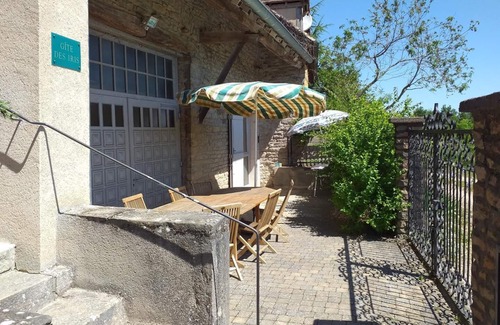 Montceaux-Ragny House | Gîte des Iris - MONTCEAUX RAGNY