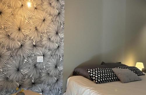 Ebreuil House | Gîte Design Contemporain à Ébreuil avec Jardin - FR-1-489-551