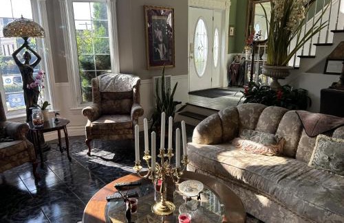 Sherbrooke Bed & Breakfast | Gîte du Caméléon