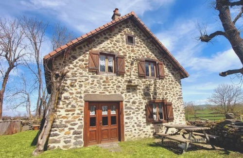 Coltines House | gîte du dolmen de Touls