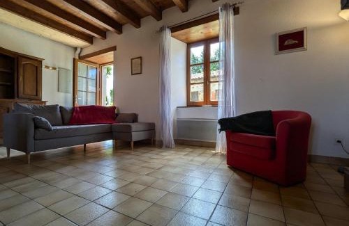 Pinols House | Gîte en pierres avec cour et 3 chambres, au cœur d'un village proche de Langeac - FR-1-582-233