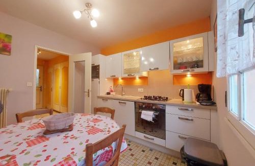 Vicheres House | Gîte familial avec jardin, billard, vélos, et cheminée, au cœur du parc naturel du Perche. - FR-1-581-91