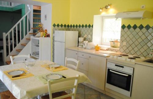 Lentigny House | Gîte familial raffiné à Lentigny avec jardin privé - FR-1-496-129