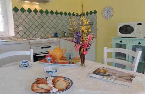 Lentigny House | Gîte familial raffiné à Lentigny avec jardin privé - FR-1-496-129