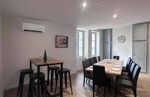 Theneuille House | Gîte historique rénové, confort inclus, parking, max 8 pers à Theneuille - FR-1-489-571