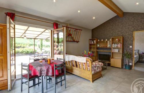 Genilac House | Gîte Indépendant avec Terrasse et Jardin à Genilac - FR-1-496-114