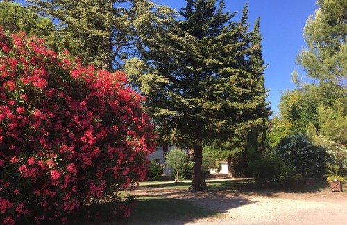 Velleron Cottage | Gîte, "La Petite Chapelle" in Provence.