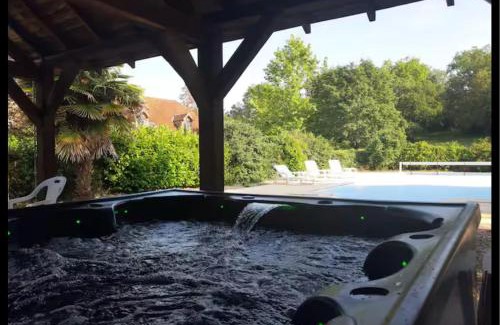 Martel House | Gîte le Cantou, Martel avec piscine & jacuzzi