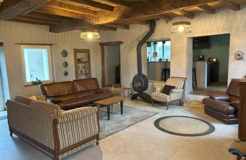 Saint-Sorlin-de-Morestel Villa | Gîte le clos Margherite 14 personnes piscine