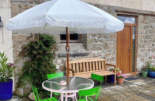 Perriers-en-Beauficel Cottage | Gîte Les Aumônes