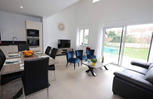 Argeles Gazost House | Gîte les Gentianes - Fleurs des Pyrénées