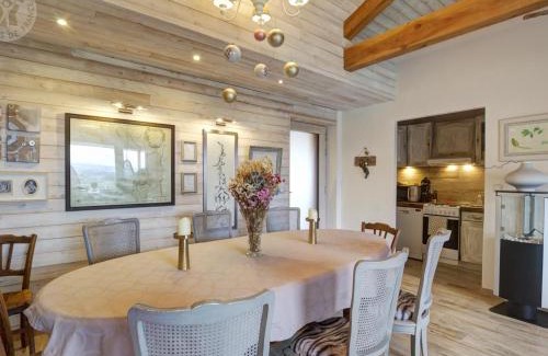 Champoly House | Gîte moderne et écologique avec WiFi à Champoly - FR-1-496-258