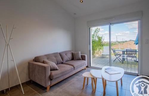 La Renaudiere House | Gîte moderne et confort, proche Puy du Fou, Nantes, Cholet, terrasse, pêche à l'étang privé - FR-1-622-42