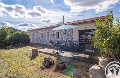 La Renaudiere House | Gîte moderne et confort, proche Puy du Fou, Nantes, Cholet, terrasse, pêche à l'étang privé - FR-1-622-42
