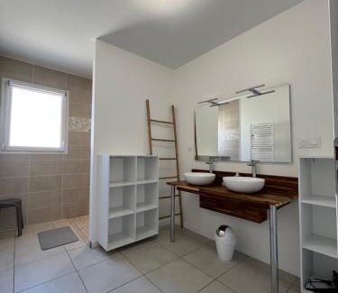 Vendeuvre-du-Poitou House | Gîte neuf, à 12mn du Futuroscope, à la campagne-Le Coquelicot