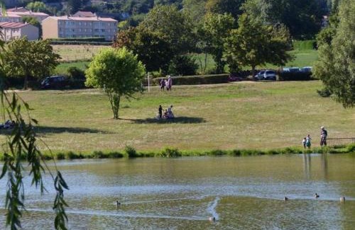 Apinac House | Gîte paisible au calme avec Wi-Fi et animaux bienvenus bénévole pour 4 personnes - FR-1-496-122