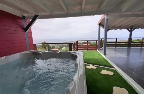 Vieux-Habitants House | Gîte Passion Kréyol, Vue mer et montagne, SPA privé