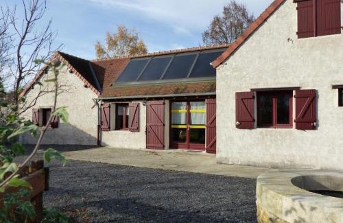 Dompierre-sur-Besbre House | Gîte proche Le PAL avec terrasse, jardin et animaux acceptés - FR-1-489-51